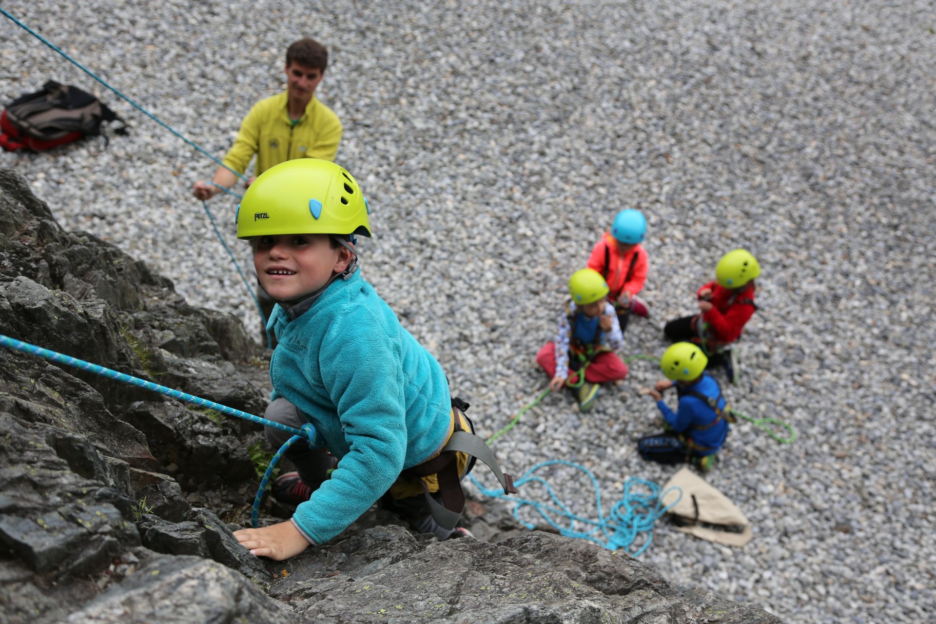 Escalade, ecole escalade, enfants, spider kids, climbing, gaillands, chamonix, compagnie des guides, guides, rocher, mont blanc