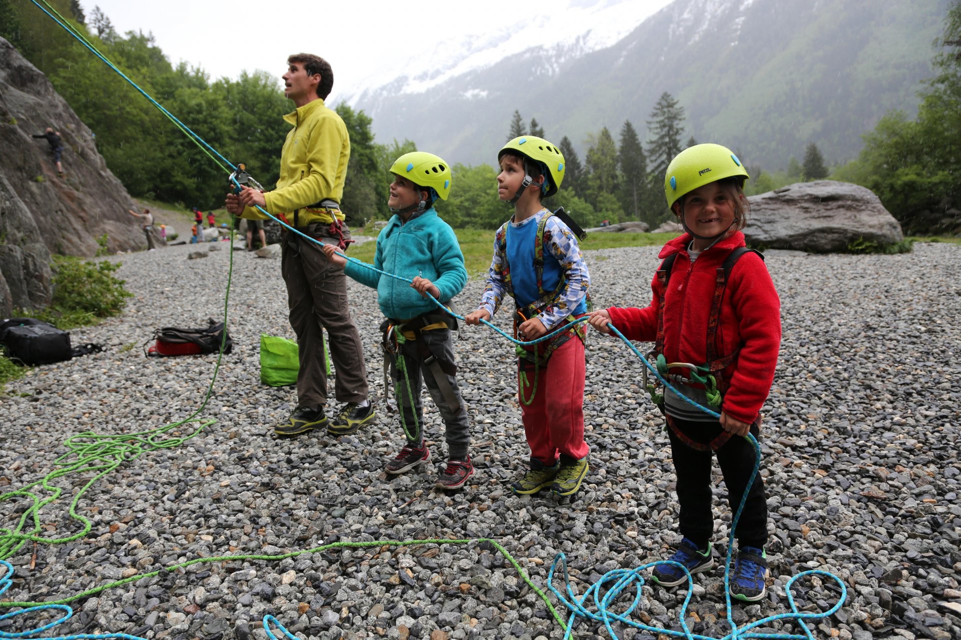 Escalade, ecole escalade, enfants, spider kids, climbing, gaillands, chamonix, compagnie des guides, guides, rocher, mont blanc