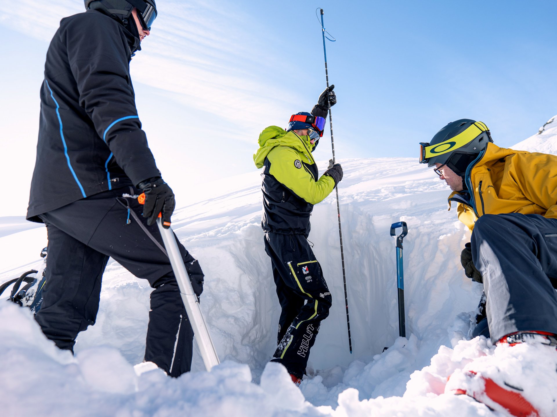 Formation secours avalanche à ski à Chamonix avec un guide