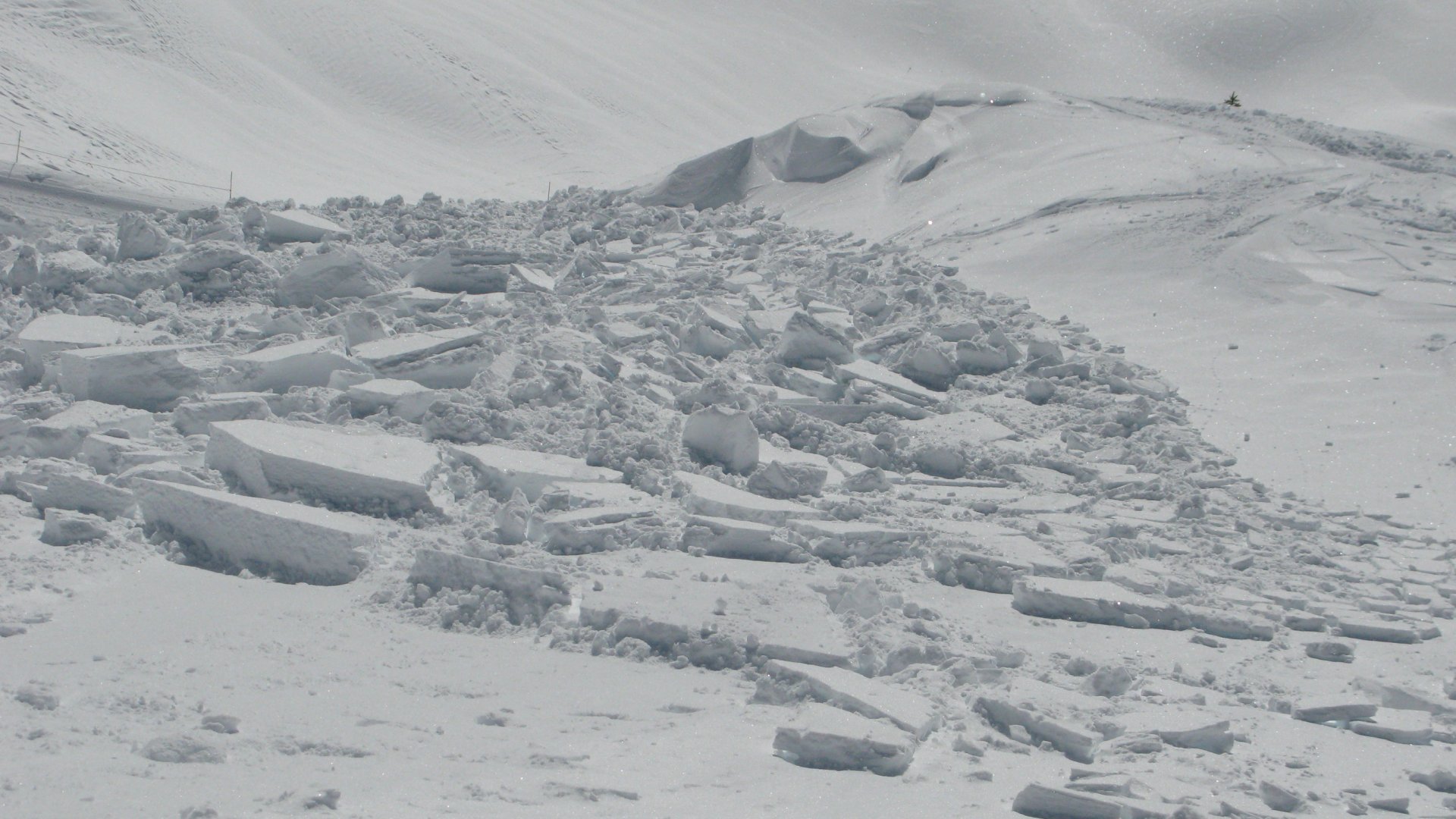 Formation secours avalanche à ski à Chamonix avec un guide
