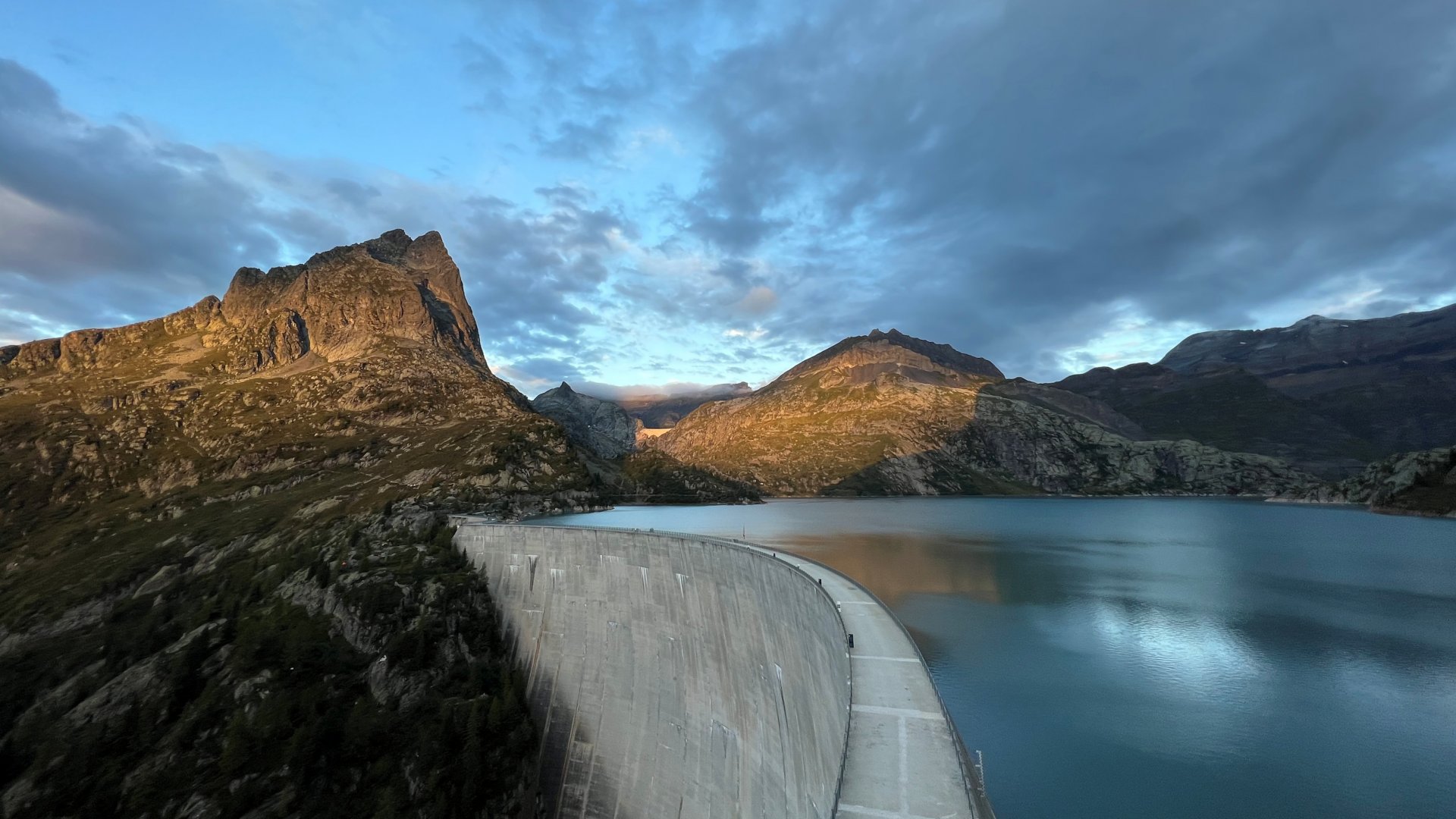 Traversée des Perrons lac d'Emosson Suisse