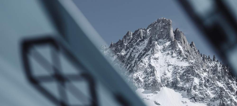 Bivouac sous tente en haute montagne massif du Mont Blanc Chamonix