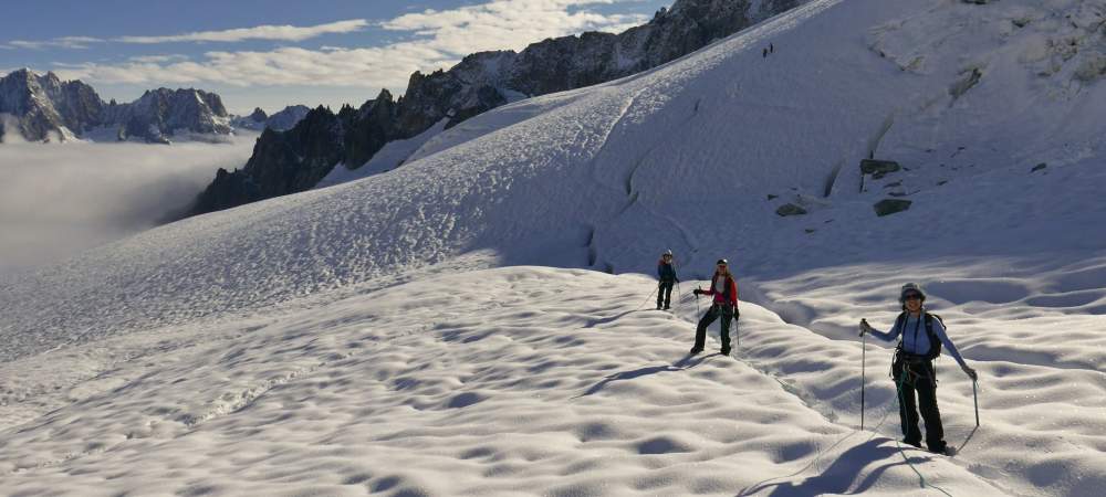 Randonneurs encordés sur le glacier du Géant