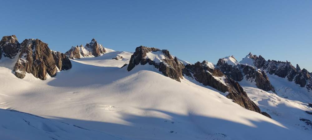 Randonnée glaciaire au col d'Entrèves sur le Glacier du Géant dans le Massif du Mont Blanc 