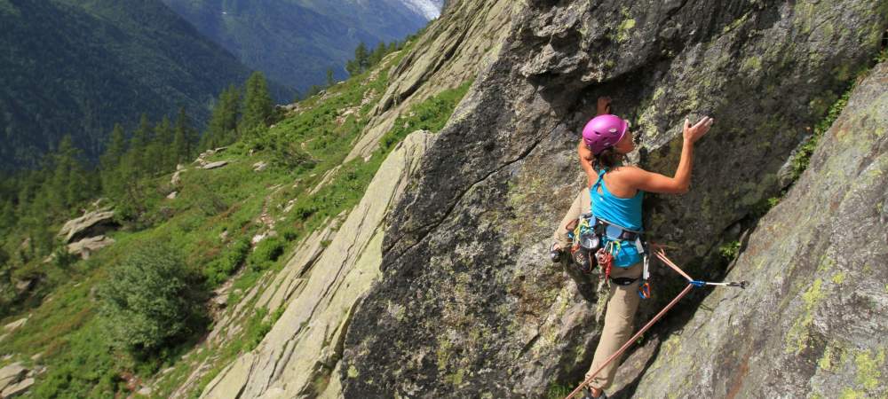 Escalade de voies de plusieurs longeurs aiguilles rouges Chéserys chamonix