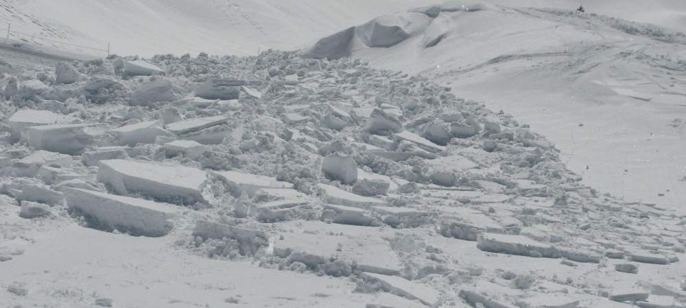 Formation secours avalanche à ski à Chamonix avec un guide