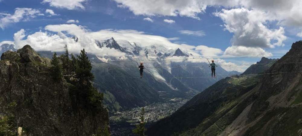 Pont de singe de la Via ferrata des Evettes dans le Massif des Aiguilles Rouges à Chamonix