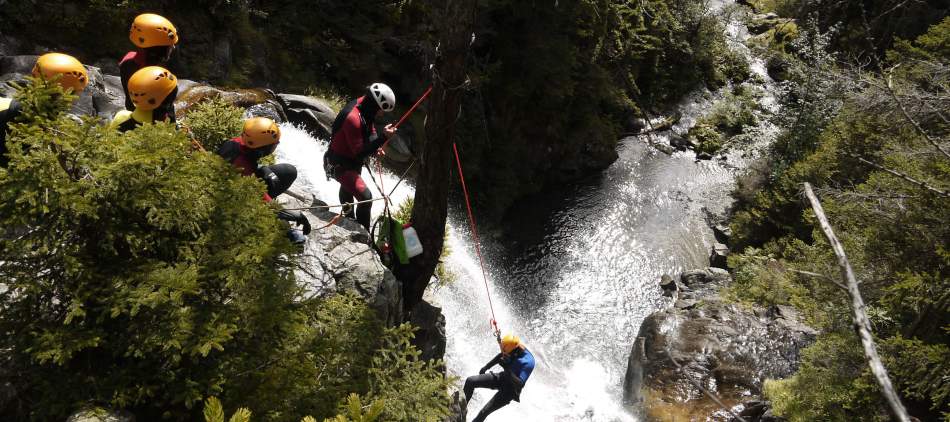 Rapel en cascade dans le canyon de barberine à vallorcine dans la vallée de Chamonix