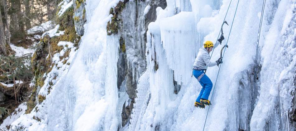 adolescent escalade de glace Chamonix