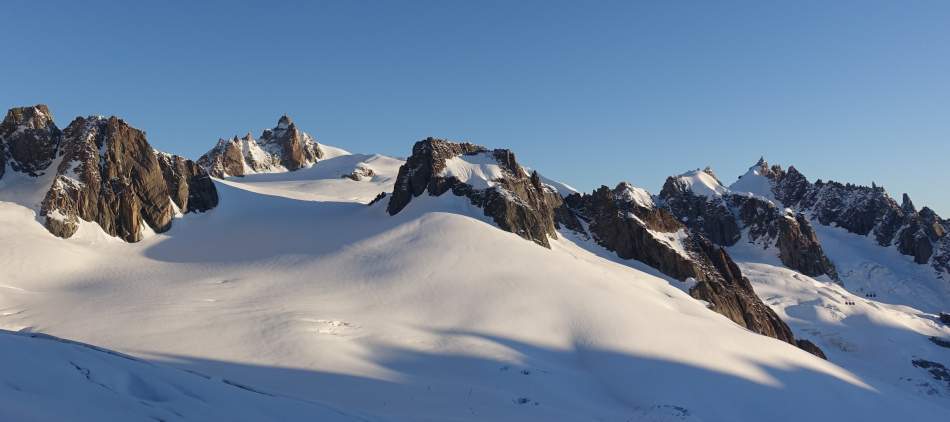 Randonnée glaciaire au col d'Entrèves sur le Glacier du Géant dans le Massif du Mont Blanc 