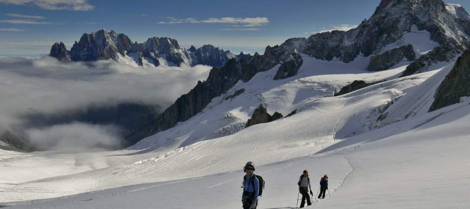 alpinistes sur le glacier du géant en été