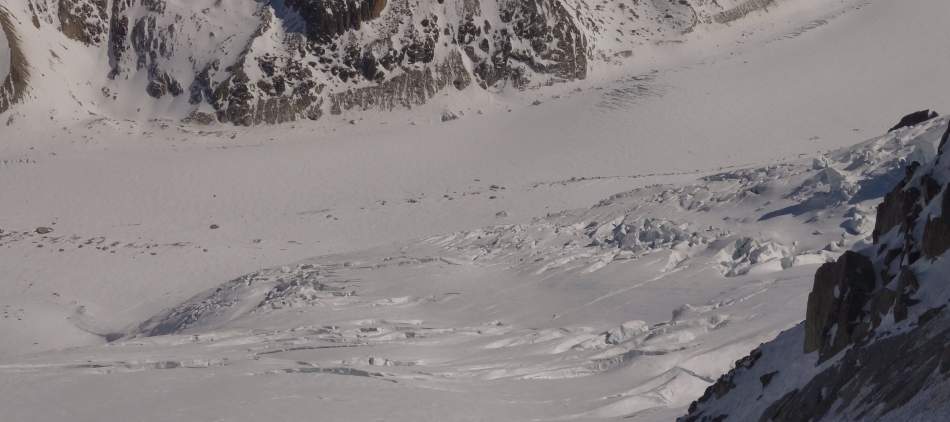 Alpiniste dans le couloir Chevalier Petite Aiguille Verte Massif du Mont Blanc