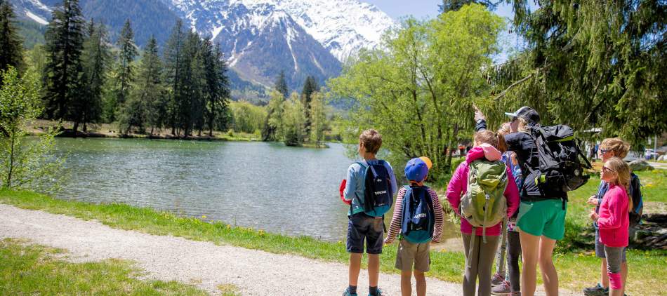 Enfants au lac des Gaillands Chamonix
