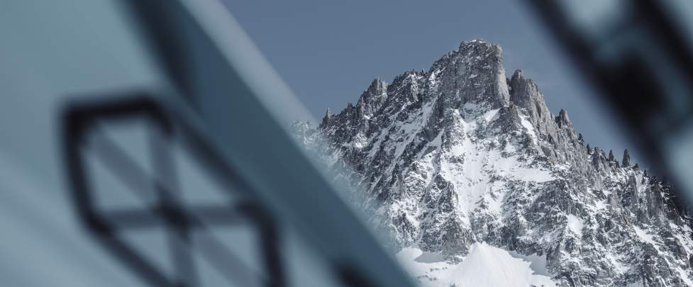 Bivouac sous tente en haute montagne massif du Mont Blanc Chamonix