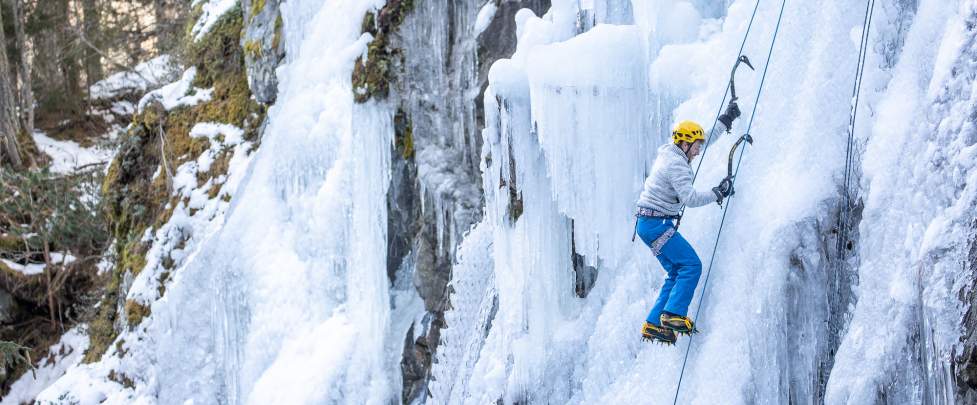 adolescent escalade de glace Chamonix