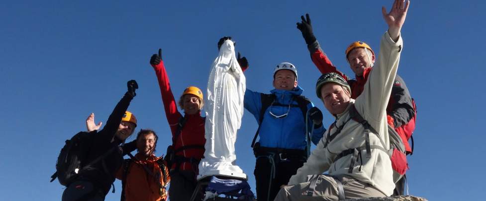 Alpinistes au sommet du Grand Paradis