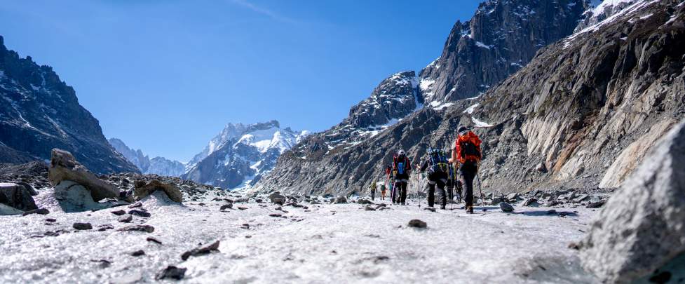 Alpinistes sur la mer de glace à Chamonix