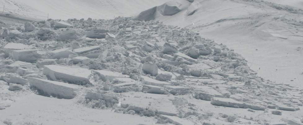 Formation secours avalanche à ski à Chamonix avec un guide
