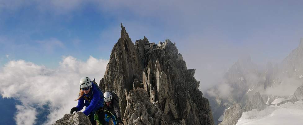 Apinistes dans la traversée des Aiguilles d'Entrèves